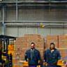 Equipe logistique pour fret volumineux